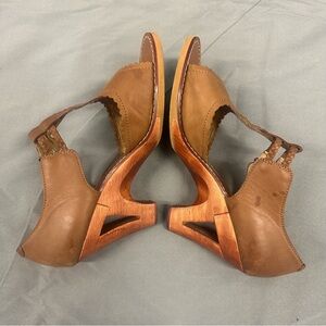 Latigo genuine leather wooden heeled sandals size 8